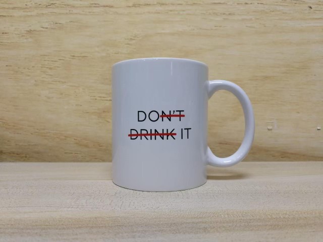 สกรีนแก้วมัคสีขาว ข้อความ Dont drink it
