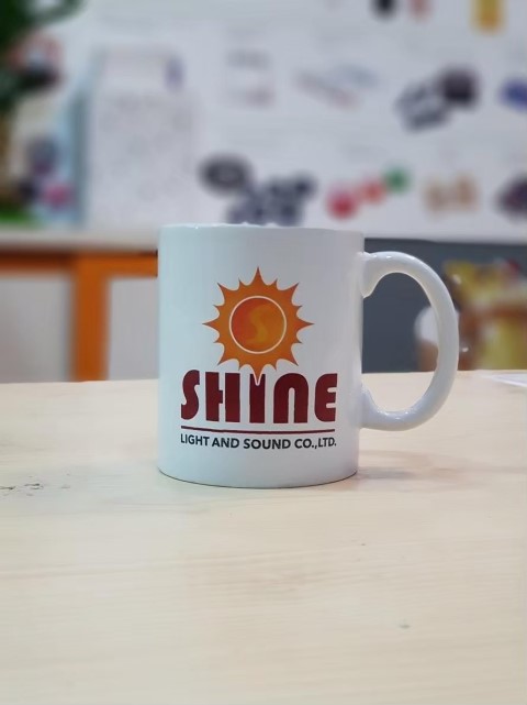 สกรีนแก้วมัคสีขาว รูปพร้อมข้อความ SHINE