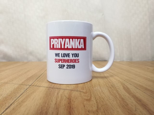 สกรีนแก้วมัคสีขาวข้อความ PRIYANKA