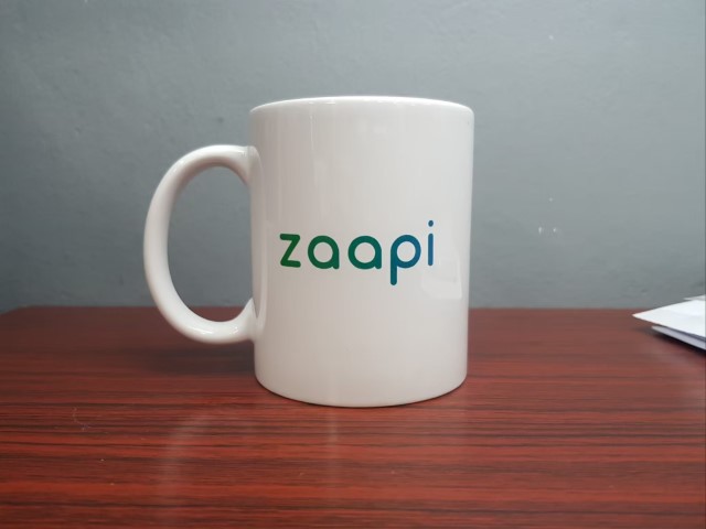 สกรีนแก้วมัคสีขาวโลโก้ Zaapi