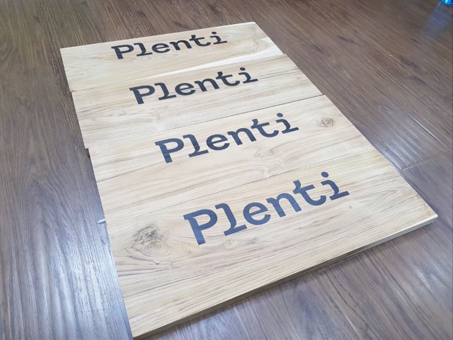 สกรีนไม้ Plenti