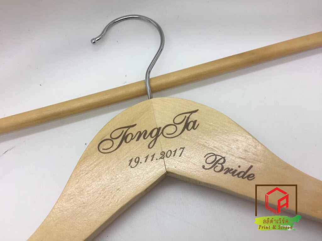 สกรีนไม้แขวนเสื้อ Hanger TongTa