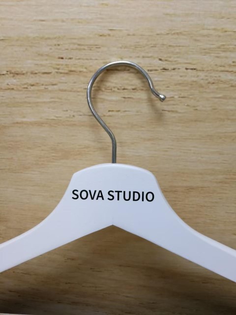 สกรีนไม้แขวนเสื้อ SOVA STUDIO